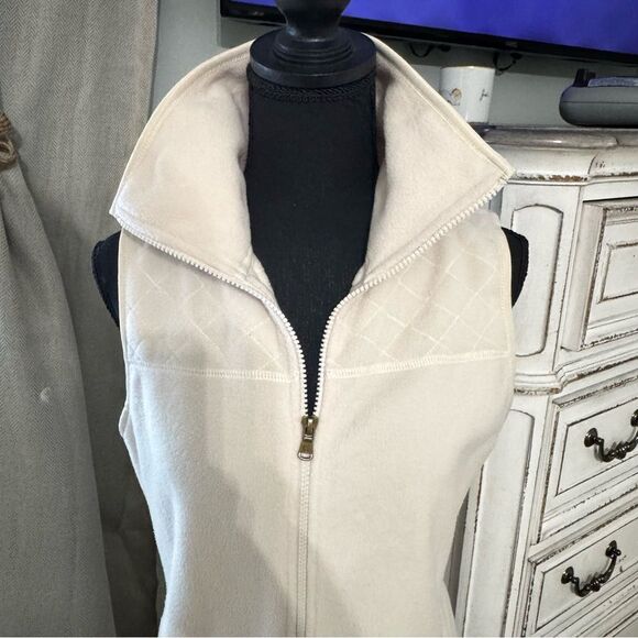 Chaps Ivory fleece quilted vest- excellent condition size small - Picture 9 of 10